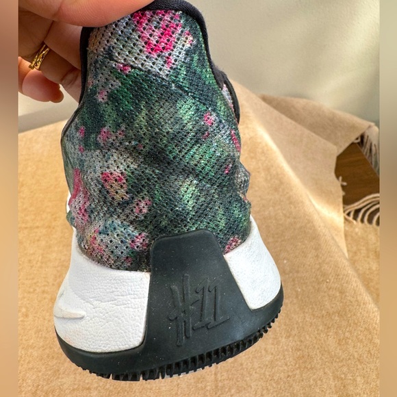 Nike Kyrie 2018 Low \'Floral\' Black Men\'s Size 10 (Barely Used) main image 16
